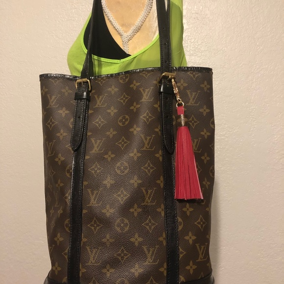 Louis Vuitton Handbags - ❤️Authentic Louis Vuitton Monogram Bucket GM purse